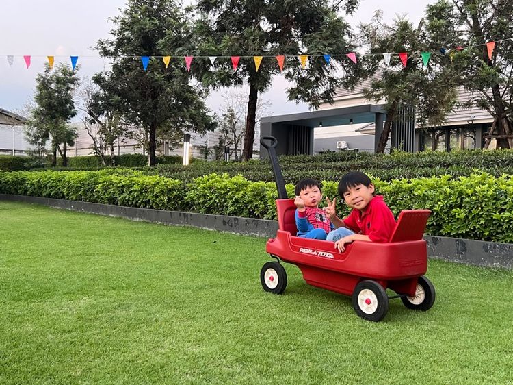 รถลาก Radio Flyer Deluxe Family Canopy Wagon รถลาก รถบรรทุกของเด็ก รูปที่ 2