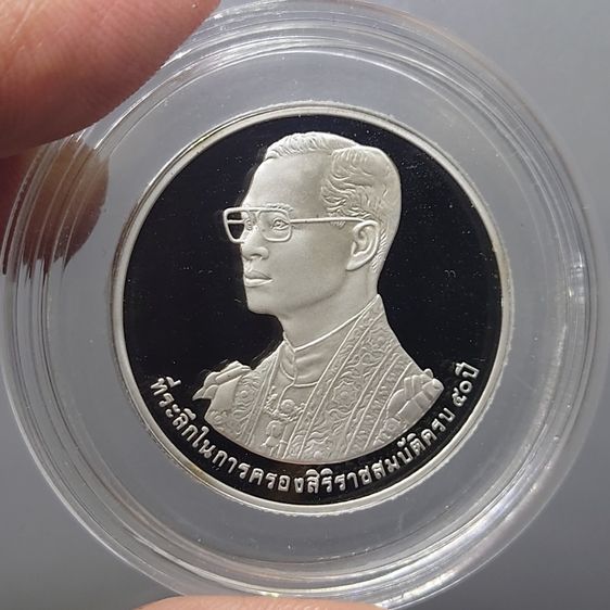 เหรียญพระรูปรัชกาลที่9 ที่ระลึกเขาชีจรรย์ เนื้อเงินขัดเงา ขนาด 3 เซน วัดญานสังวราราม ปี2538 พร้อมกล่องเดิม รูปที่ 3