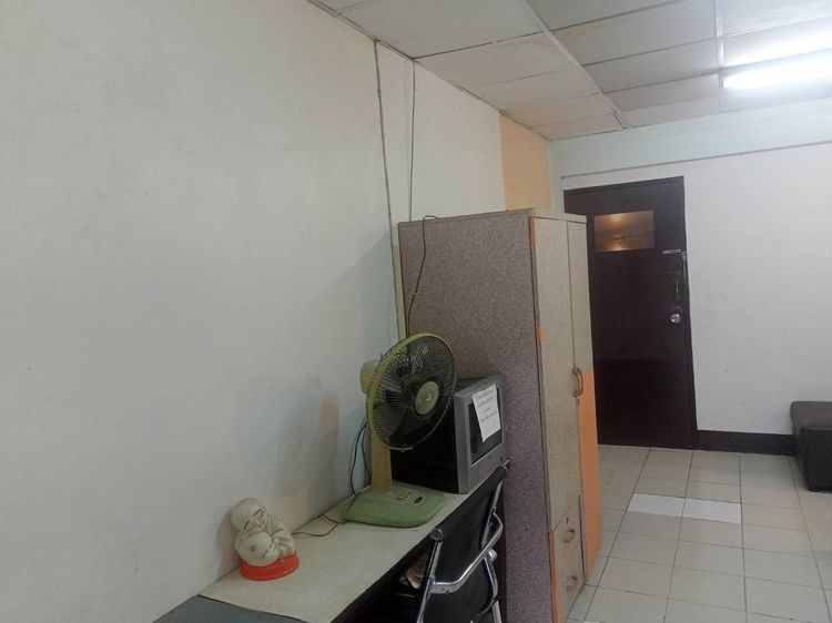 มีบางส่วน Vacant room for rent size 24 sq.m., next to Yupracha School  รูปที่ 4