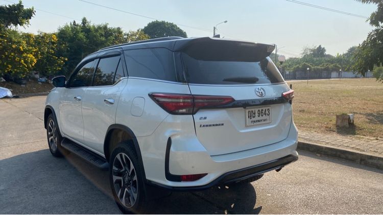 Toyota Fortuner 2021 2.8 Legender Black Top Utility-car ดีเซล ไม่ติดแก๊ส เกียร์อัตโนมัติ ขาว รูปที่ 4