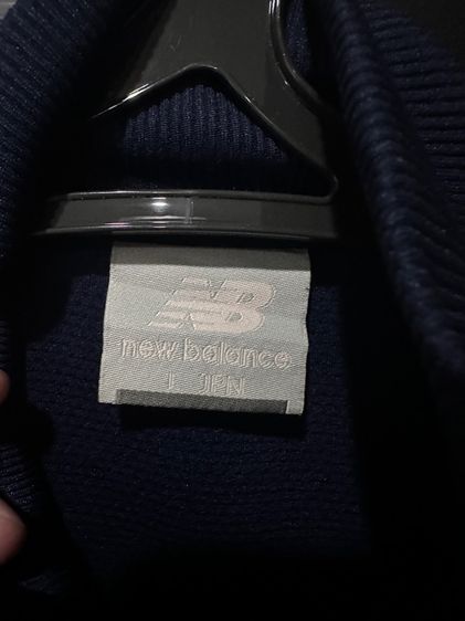 เสื้อวอร์มสีกรม แบรนด์ new balance รูปที่ 3