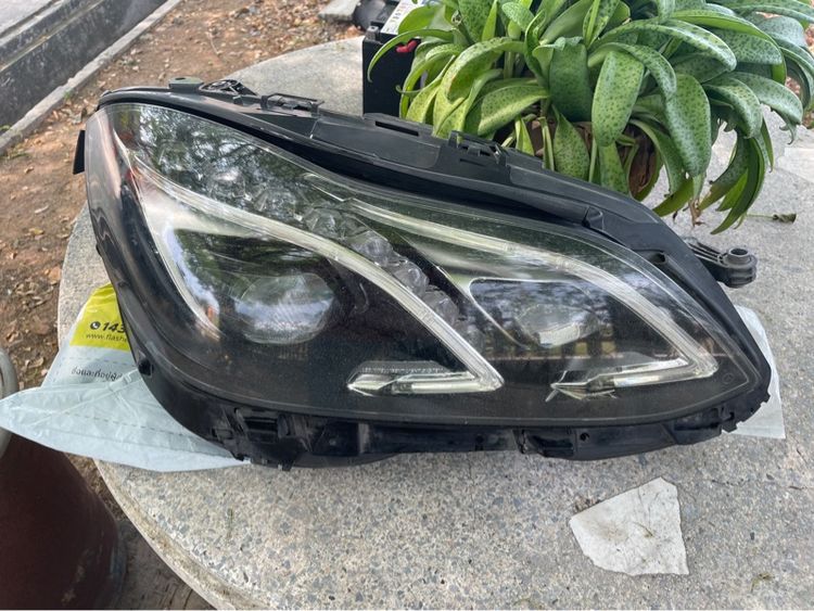 ไฟหน้าข้างขวา พร้อมกล่อง Benz W212 