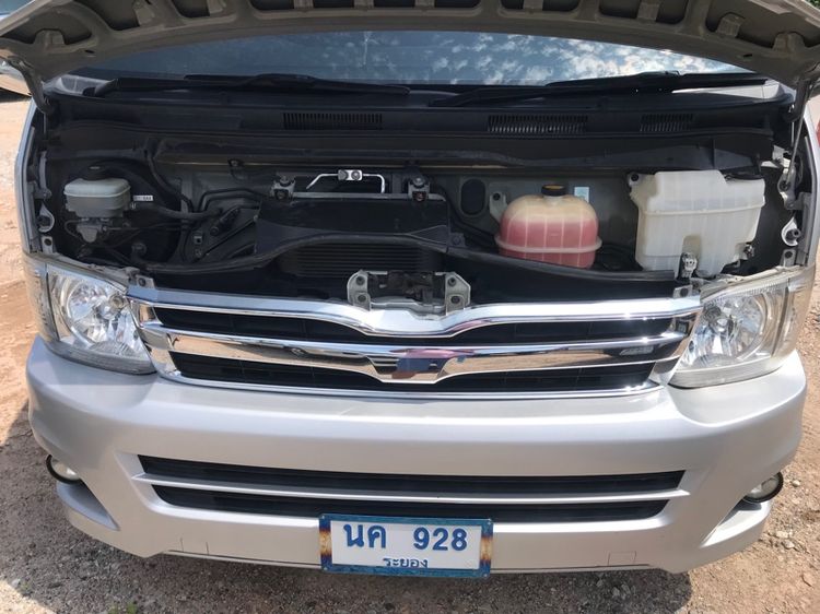Toyota Commuter 2012 2.5 Van ดีเซล เกียร์ธรรมดา บรอนซ์เงิน รูปที่ 2
