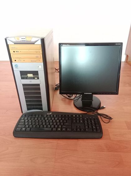 คอมพิวเตอร์ PC ตั้งโต๊ะ จอ17"และคีย์บอร์ด 900 บาท