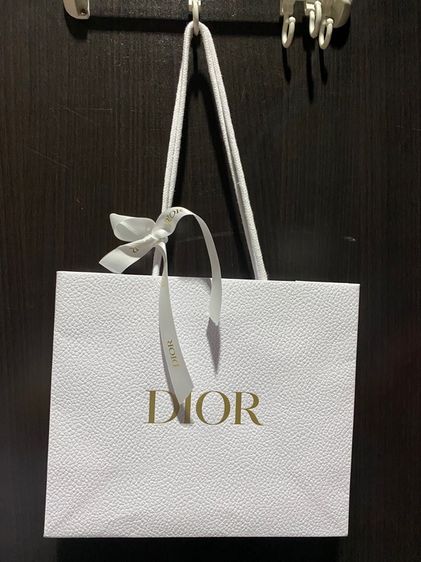 ถุงกระดาษ Christian Dior สีขาว