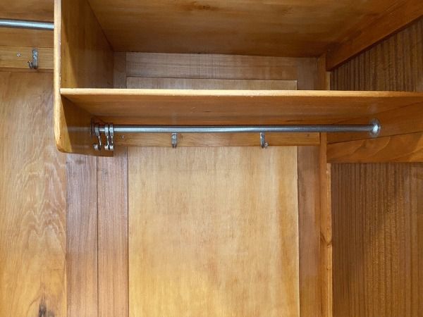 ตู้เสื้อผ้าไม้ 2 บานดปิด สไตล์คลาสสิค รูปที่ 7