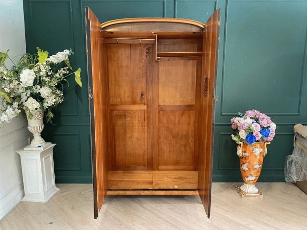 ตู้เสื้อผ้าไม้ 2 บานดปิด สไตล์คลาสสิค รูปที่ 2