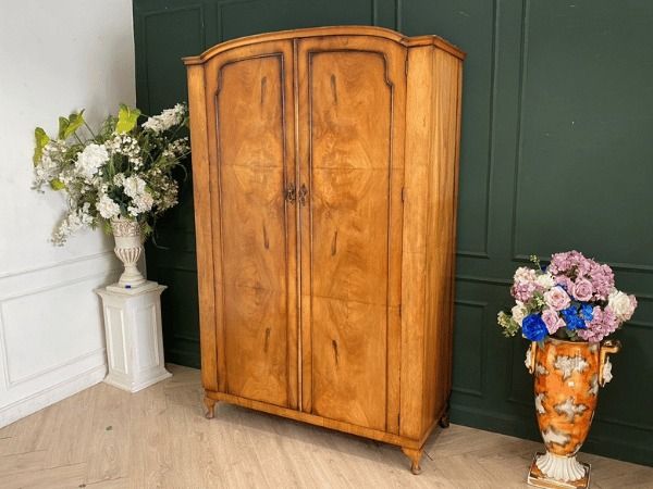 ตู้เสื้อผ้าไม้ 2 บานดปิด สไตล์คลาสสิค รูปที่ 3