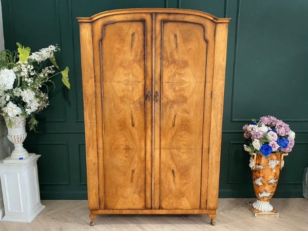 ตู้เสื้อผ้าไม้ 2 บานดปิด สไตล์คลาสสิค