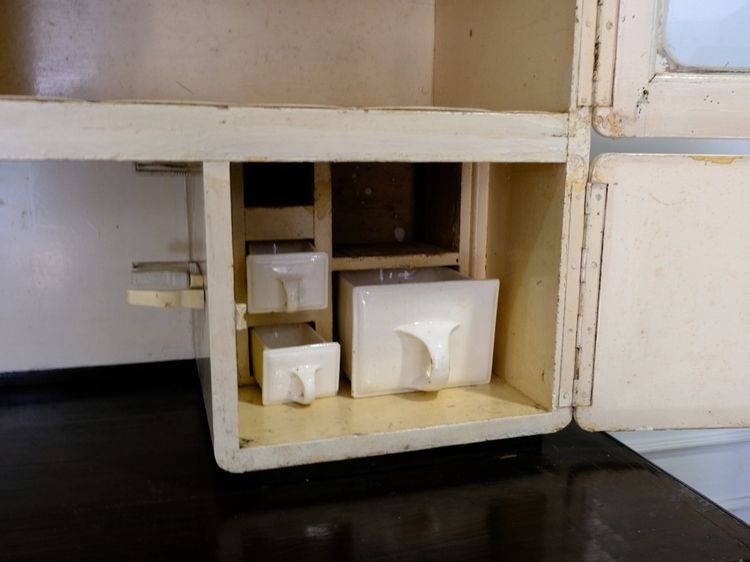 ตู้ครัว โครงไม้ สีครีม งานยุโรปมาจากเยอรมนี รูปที่ 11