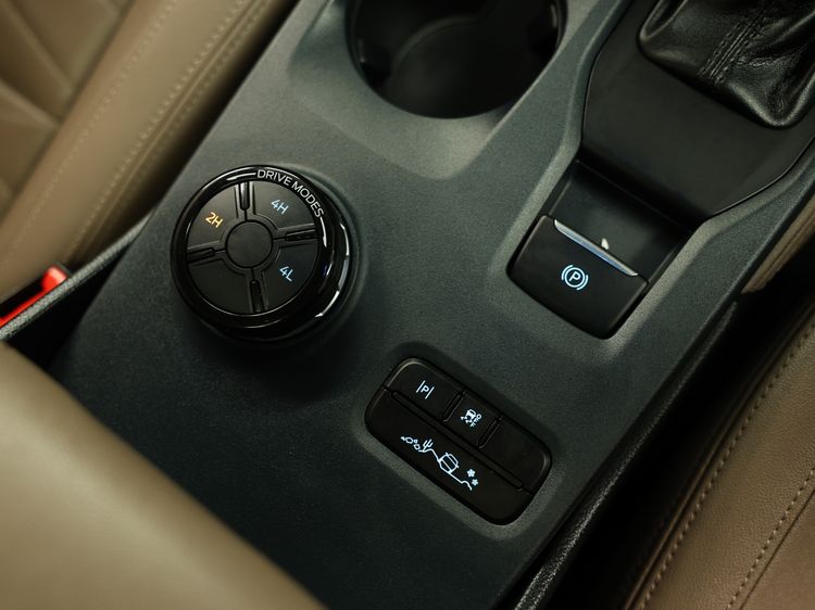 Ford Everest 2023 2.0 Titanium Plus 4WD Utility-car ดีเซล ไม่ติดแก๊ส เกียร์อัตโนมัติ น้ำตาล รูปที่ 3