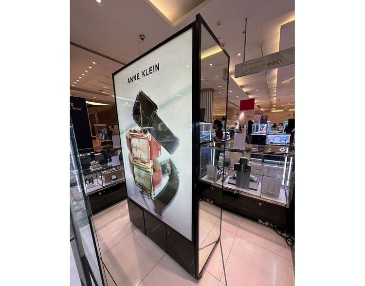 Light Box ป้ายโฆษณาสินค้า ป้ายไฟทรงสูง 2 ด้าน ด้านข้างเป็นกระจกเงา