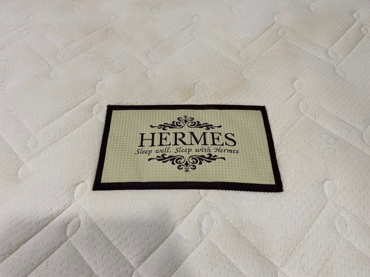 เตียงหุ้มหนังดึงกระดุม สีเทา พร้อมที่นอน 6 ฟุต ยี่ห้อ Hermes รูปที่ 6