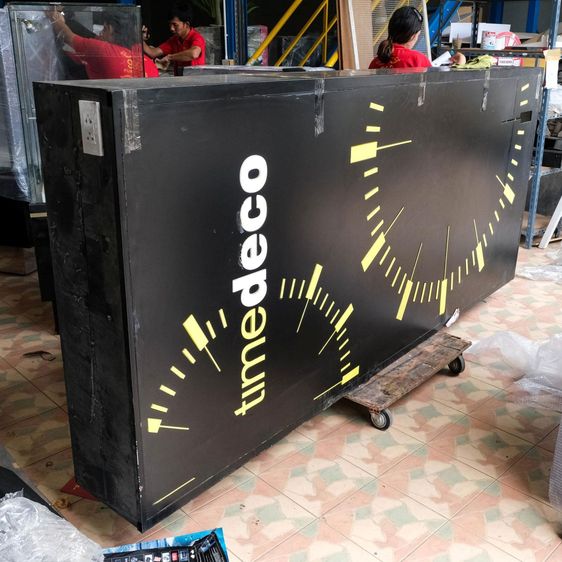 ป้ายโฆษณาสินค้า ตั้งพื้นทรงสูง Light Box โครงไม้สีดำ รูปที่ 2