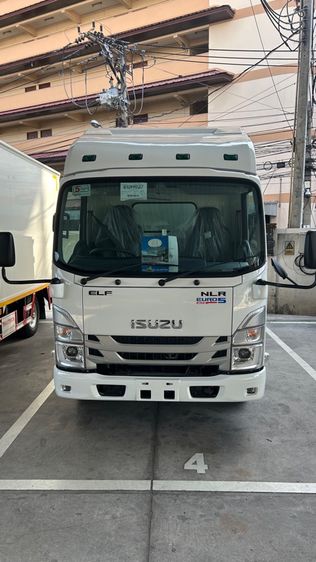 รถบรรทุกอีซูซุ 4 ล้อNLR Euro5max ต่อ กระบะเหล็กคอกเหล็กกล่อง