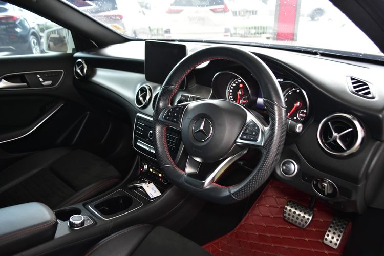 Mercedes-Benz GLA-Class 2020 GLA250 Utility-car เบนซิน ไม่ติดแก๊ส เกียร์อัตโนมัติ ขาว รูปที่ 2