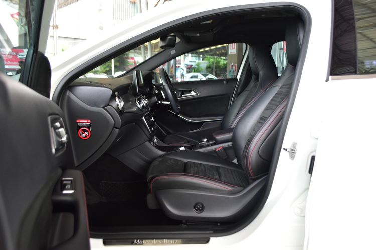 Mercedes-Benz GLA-Class 2020 GLA250 Utility-car เบนซิน ไม่ติดแก๊ส เกียร์อัตโนมัติ ขาว รูปที่ 4
