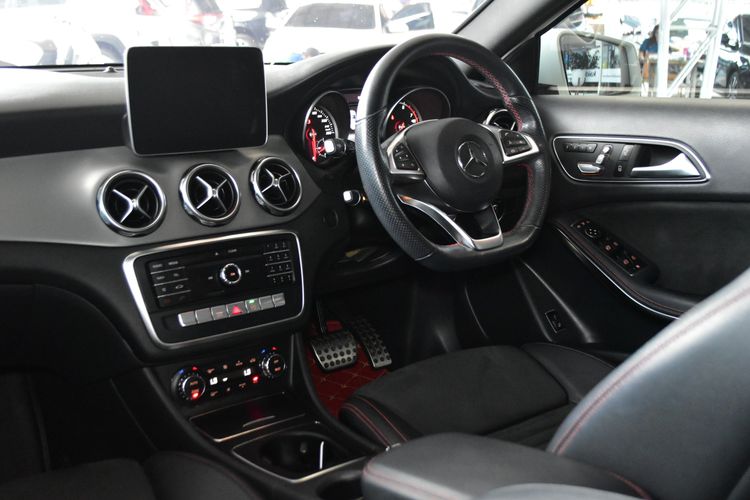 Mercedes-Benz GLA-Class 2020 GLA250 Utility-car เบนซิน ไม่ติดแก๊ส เกียร์อัตโนมัติ ขาว รูปที่ 3