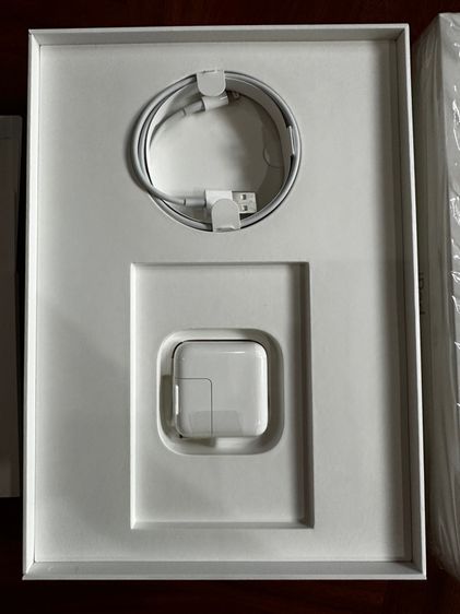 มือสองสภาพดี iPad 2018 128GB Wifi เคสและอุปกรณ์ครบๆ  รูปที่ 2
