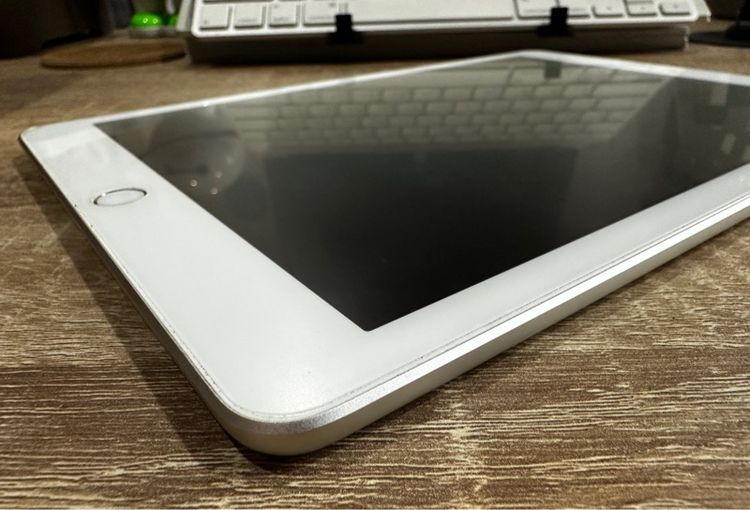 มือสองสภาพดี iPad 2018 128GB Wifi เคสและอุปกรณ์ครบๆ  รูปที่ 6