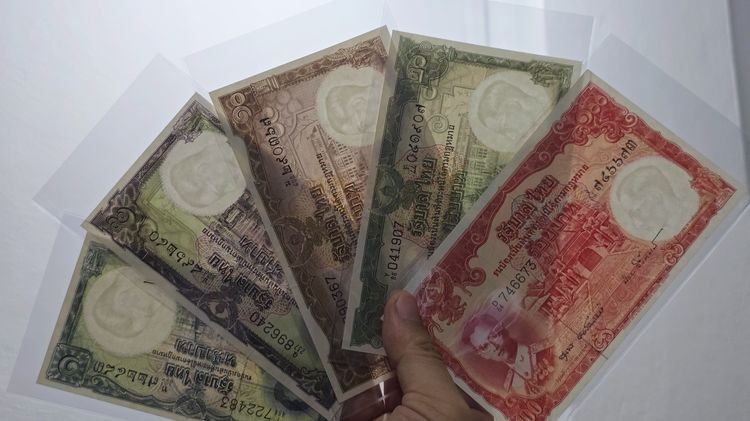 ยกชุด ธนบัตรหมุนเวียน ยุครัชกาลที่ 9 "แบบ 9 รุ่น 6 ชนิดราคา 100 50 20 10 5 1 บาท ไม่ผ่านใช้งาน สวย รูปที่ 10