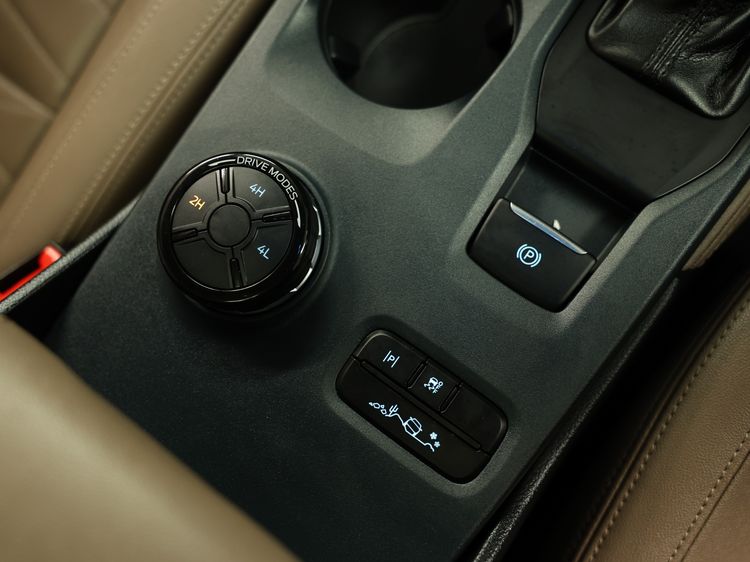 Ford Everest 2023 2.0 Titanium Plus 4WD Utility-car ดีเซล ไม่ติดแก๊ส เกียร์อัตโนมัติ น้ำตาล รูปที่ 4