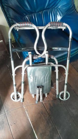 เครื่องช่วยพยุงหัดเดิน หรือไม้เท้า 4 ขา ราคาส่งต่อ