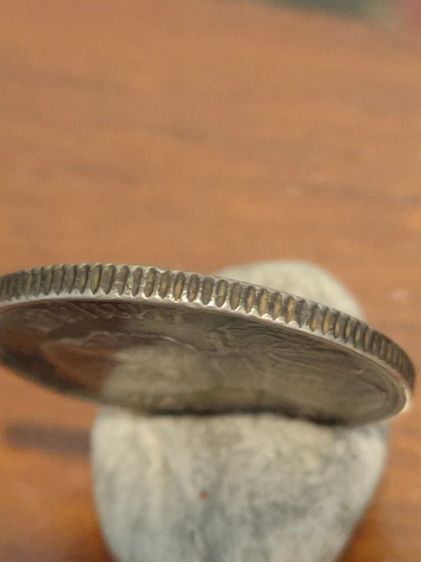 เหรียญ รัชกาลที่ 6 เนื้อเงิน ชนิด หนึ่งสลึง ปี 2461ปีหายาก รูปที่ 5