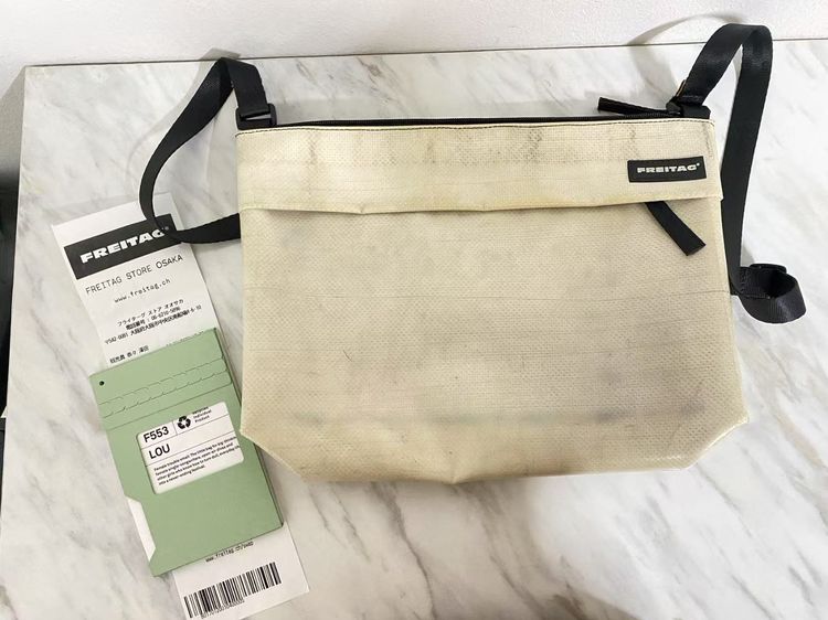 กระเป๋า Freitag Lou สีขาวออกครีม