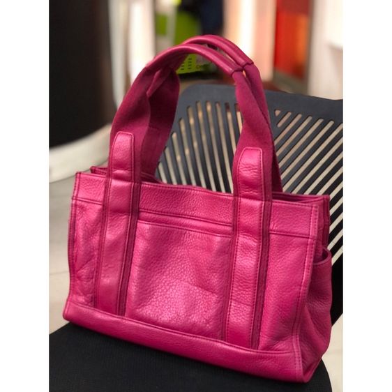 ทอรี่ เบิร์ช Tory Burch กระเป๋าโท้ทลายนูนหนังและผ้าใบโลโก้ Tory Burch รับประกันของแท้ รูปที่ 2