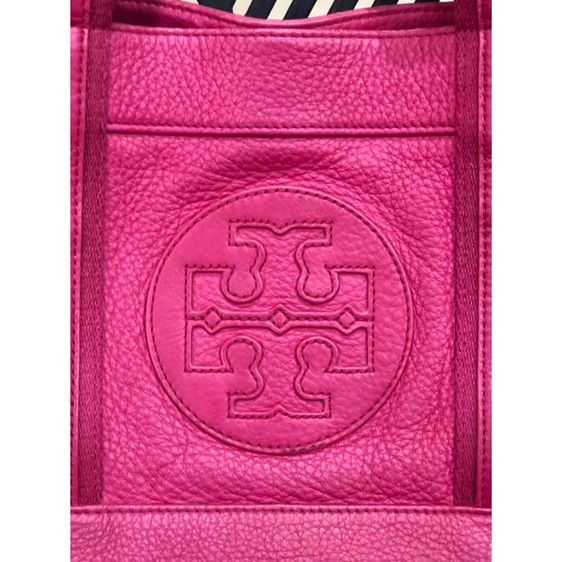 ทอรี่ เบิร์ช Tory Burch กระเป๋าโท้ทลายนูนหนังและผ้าใบโลโก้ Tory Burch รับประกันของแท้ รูปที่ 3