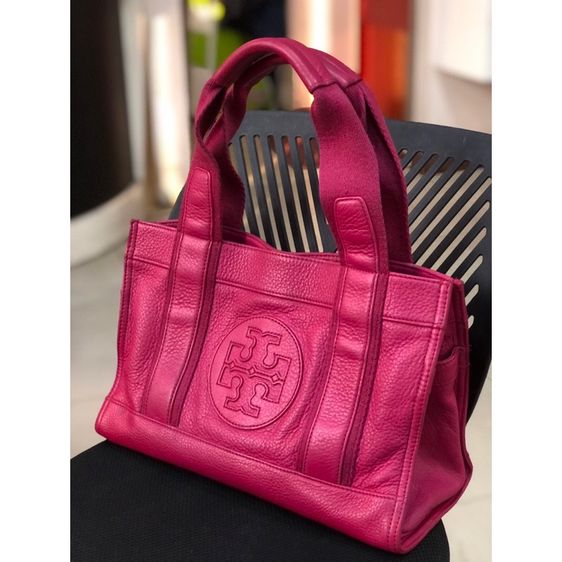 หญิง ชมพู หนังแท้ ทอรี่ เบิร์ช Tory Burch กระเป๋าโท้ทลายนูนหนังและผ้าใบโลโก้ Tory Burch รับประกันของแท้