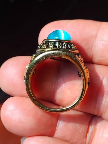 แหวนรุ่น America Education promo ตัวเรือนทอง 10k Yellow Gold น้ำหนักรวม 22.44 กรัม ประดับพลอยสีฟ้า มีสายสังวาลย์คาด (พิเศษ) ด้านในฝังเหล็กไห รูปที่ 8