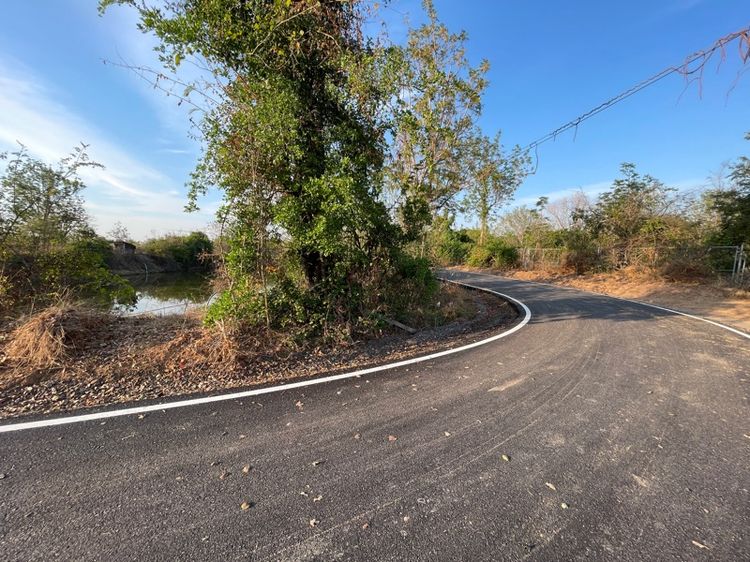 ขายที่ดินแก่งกระจานราคาถูก ติดถนนลาดยาง 48 ไร่ โฉนดครุฑแดง ไร่ละ 420,000 บาท  