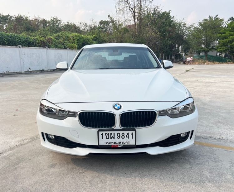 รถ BMW Series 3 320i สี ขาว