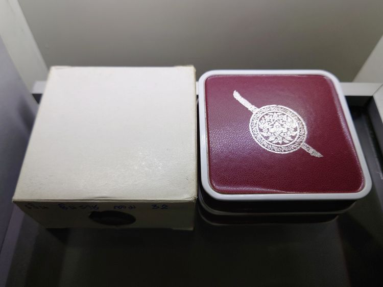 พระพุทธชินราช กรมตำรวจรุ่นแรก รุ่น “ประวัติศาสตร์” เหรียญรูปไข่ฉลุลายไทย พิมพ์ใหญ่ เนื้อเงินขัดเงา ปี2562 พร่อมกล่องเดิม รูปที่ 6