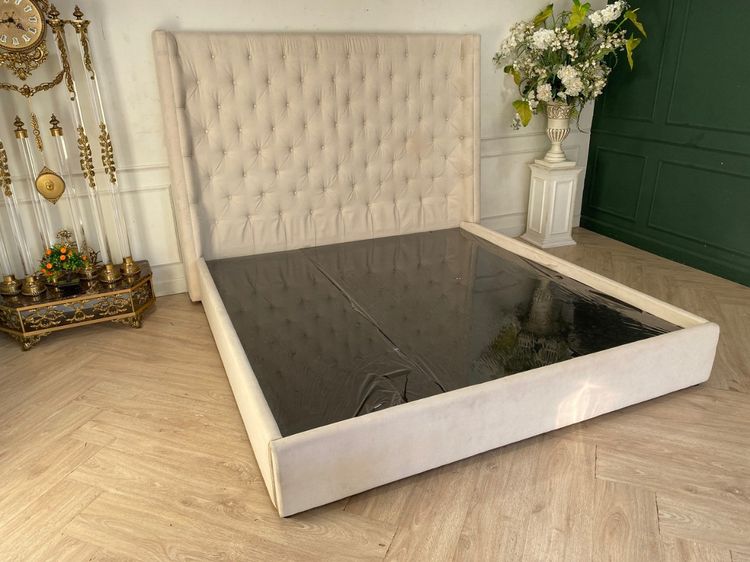 เตียงนอน 6 ฟุต โครงไม้ หุ้มผ้า สีครีม รูปที่ 3