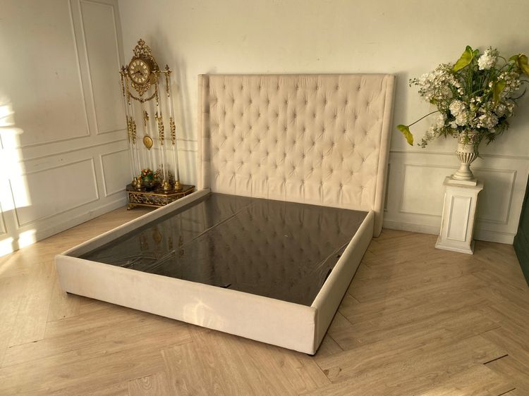 เตียงนอน 6 ฟุต โครงไม้ หุ้มผ้า สีครีม รูปที่ 2