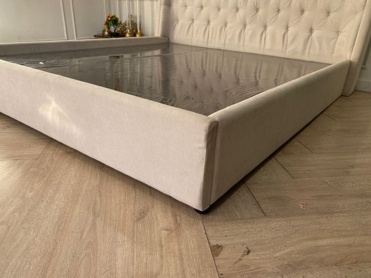 เตียงนอน 6 ฟุต โครงไม้ หุ้มผ้า สีครีม รูปที่ 6