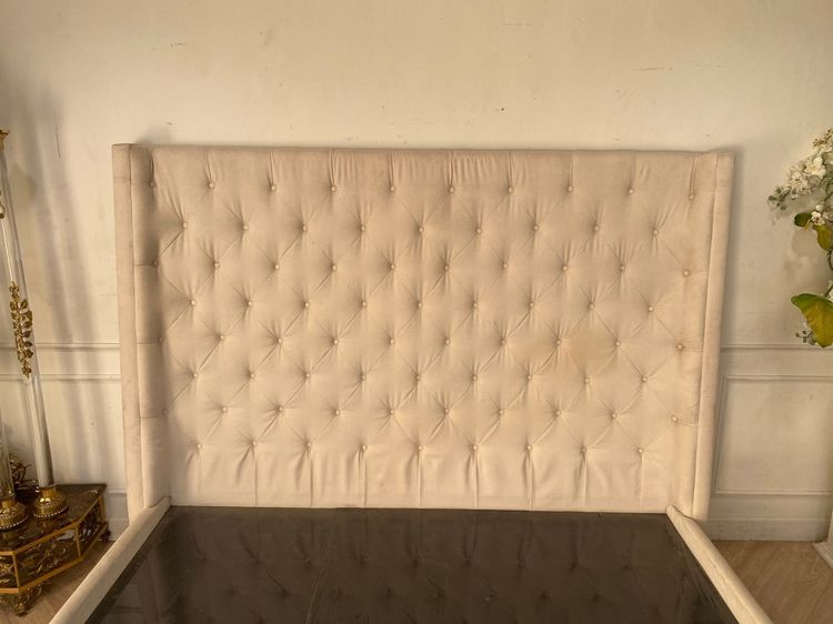 เตียงนอน 6 ฟุต โครงไม้ หุ้มผ้า สีครีม รูปที่ 8