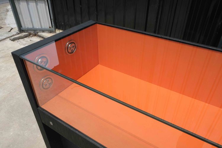 ตู้จิวเวลรี่ ตู้โชว์กระจก ตู้กระจกโชว์สินค้า โครงไม้ สีดำ-ส้ม 2บานเปิด  รูปที่ 3