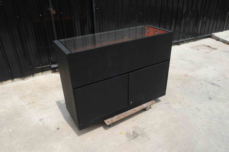 ตู้จิวเวลรี่ ตู้โชว์กระจก ตู้กระจกโชว์สินค้า โครงไม้ สีดำ-ส้ม 2บานเปิด  รูปที่ 15