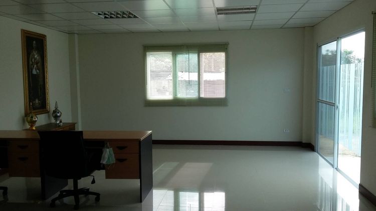 ไม่ใช่  ขายโกดังพร้อมอาคารสำนักงาน ขนาด 1ไร่ (พื้นที่สีม่วง) สถาพใหม่ ใกล้แยกไทรน้อย พร้อมอยู่  รูปที่ 3