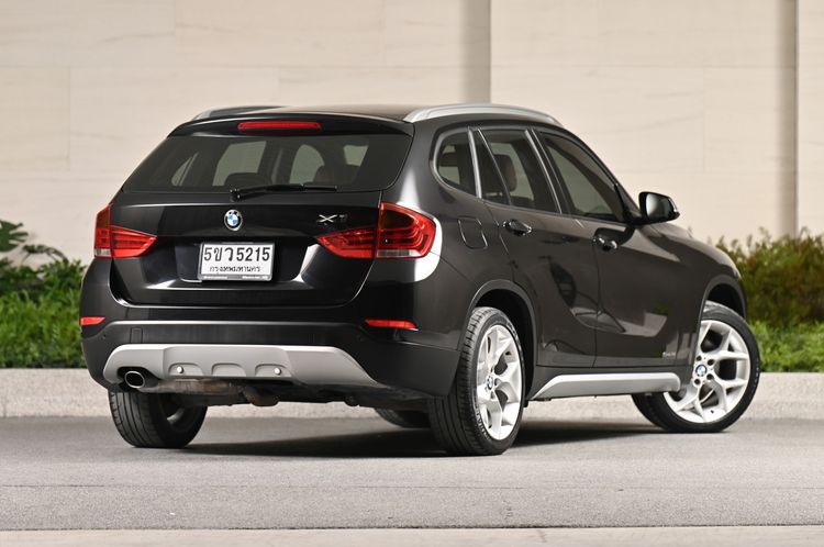 BMW X1 2014 1.5 sDrive18i Iconic Sedan เบนซิน ไม่ติดแก๊ส เกียร์อัตโนมัติ ดำ รูปที่ 4