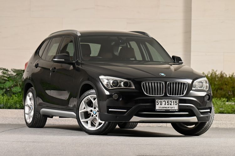 BMW X1 2014 1.5 sDrive18i Iconic Sedan เบนซิน ไม่ติดแก๊ส เกียร์อัตโนมัติ ดำ รูปที่ 2