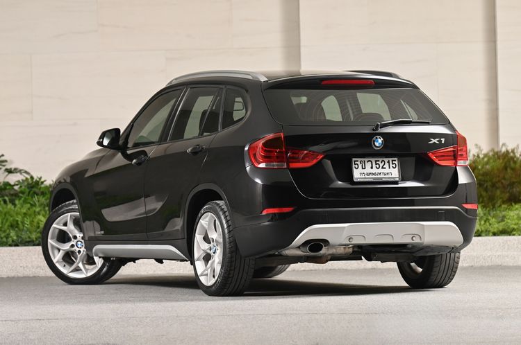 BMW X1 2014 1.5 sDrive18i Iconic Sedan เบนซิน ไม่ติดแก๊ส เกียร์อัตโนมัติ ดำ รูปที่ 3