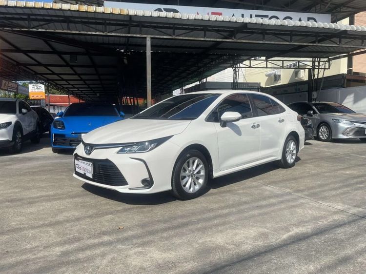 รถ Toyota Altis 1.8 Hybrid High สี ขาว