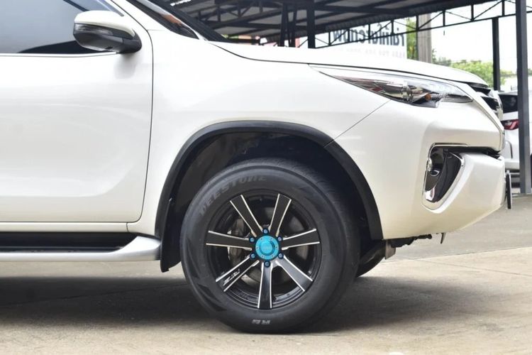 Toyota Fortuner 2019 2.4 V Utility-car ดีเซล ไม่ติดแก๊ส เกียร์อัตโนมัติ ขาว รูปที่ 4