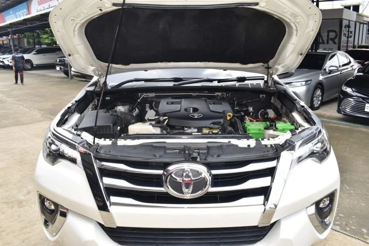 Toyota Fortuner 2019 2.4 V Utility-car ดีเซล ไม่ติดแก๊ส เกียร์อัตโนมัติ ขาว รูปที่ 3