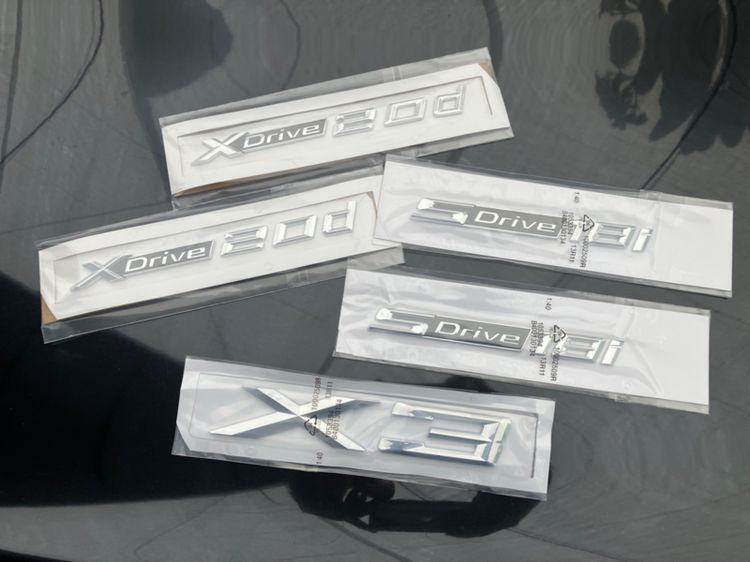 ตัวอักษร X Drive 20d BMW X3 ของรุ่น E83 F25 ติดประตูหน้า ฝาท้าย Sdrive 18i X1 E84 F48